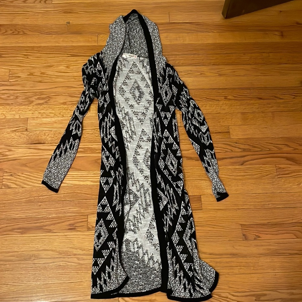 Black print open sweater